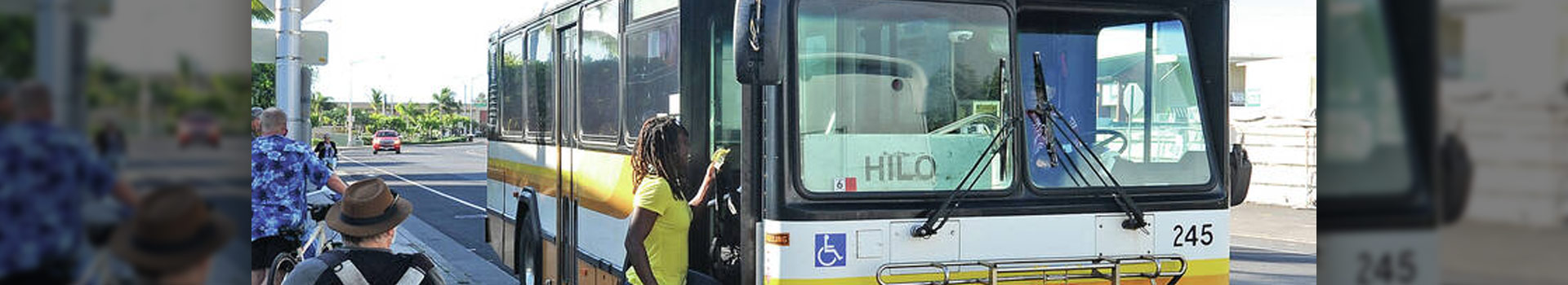 Banner-Bus-245-Passengers-Loading